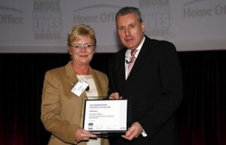 Bernie_Oldbury_wins_NTA_Drug_Worker_of_the_Year_award_2007